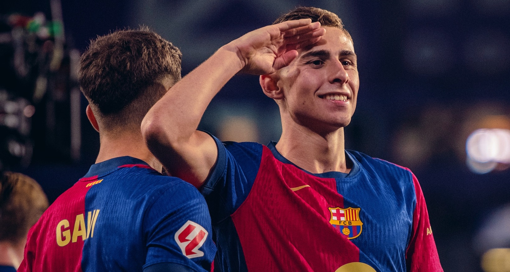 Thắng nhọc đội xuống hạng, Barca khiến Real Madrid bám đuổi tướt bơ