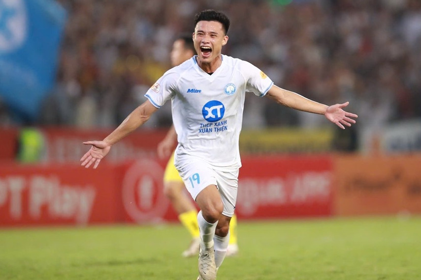 Nam Định thắng đậm Hà Nội FC, xây chắc ngôi đầu bảng