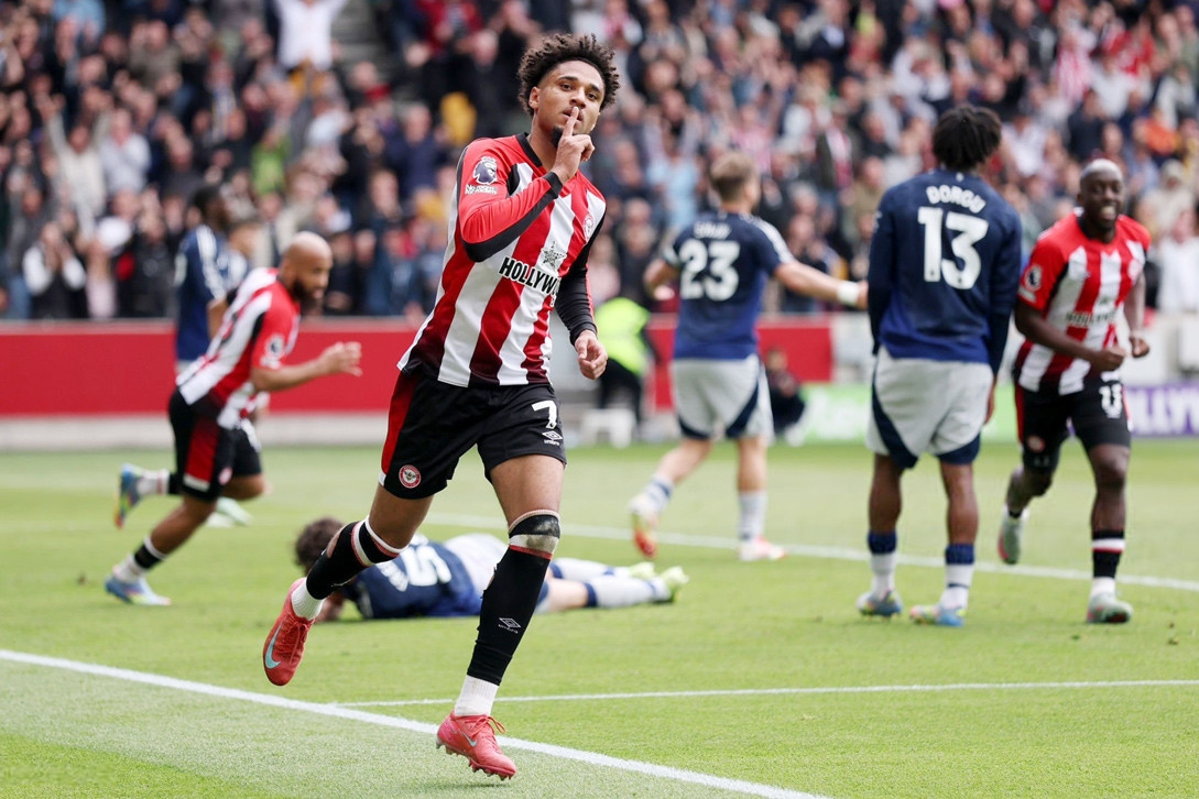 Brentford hạ MU sau màn rượt đuổi tỷ số