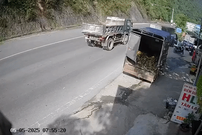 Bản tin chiều 5/5: Tài xế ô tô tử vong khi lao vào đuôi xe tải đang lùi