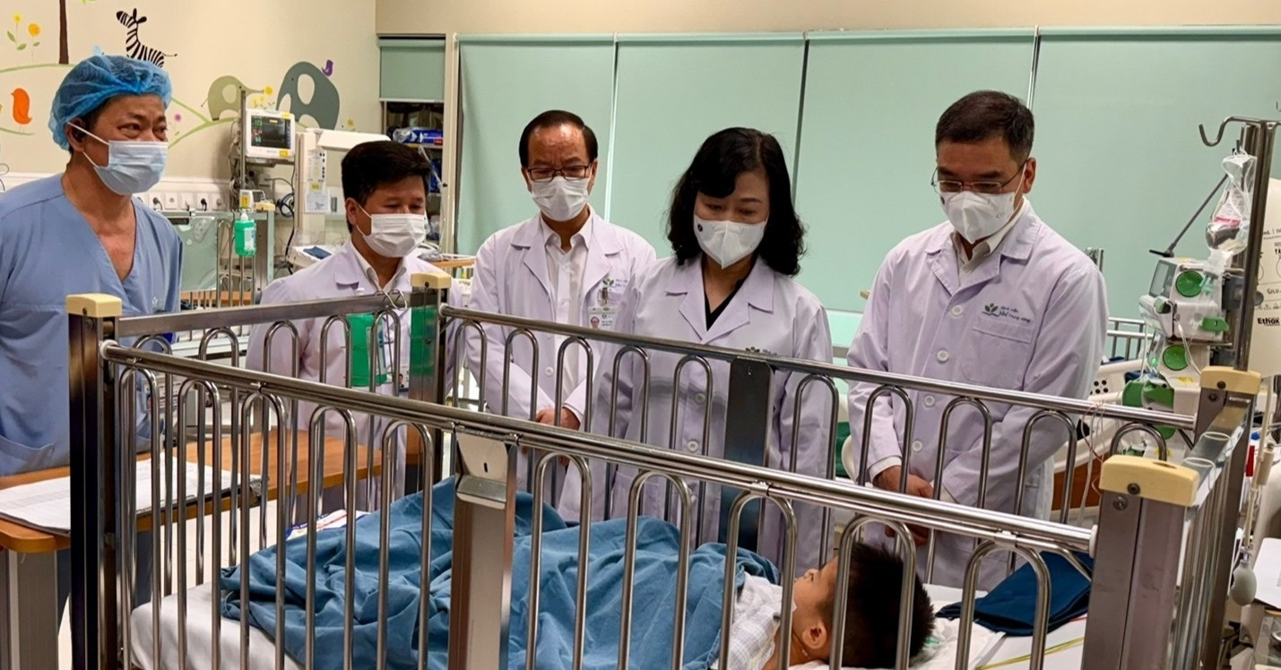 Bộ trưởng Y tế: "Cấp cứu người bệnh luôn là ưu tiên hàng đầu, bất kỳ lý do gì"