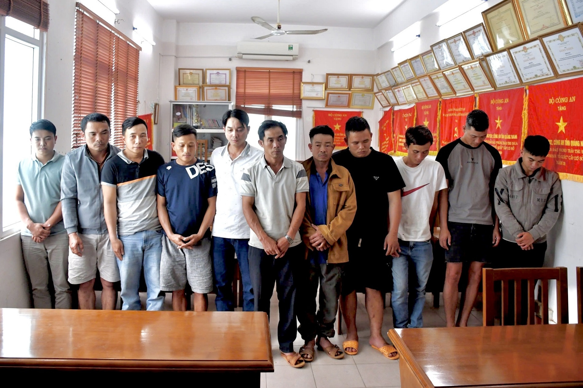 Chân tướng 8 kẻ thua bạc rồi bắt cóc, đánh đập đối thủ đòi 400 triệu tiền chuộc