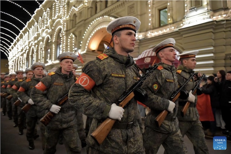 Hình ảnh quân nhân Nga diễn tập cho lễ duyệt binh Ngày Chiến thắng