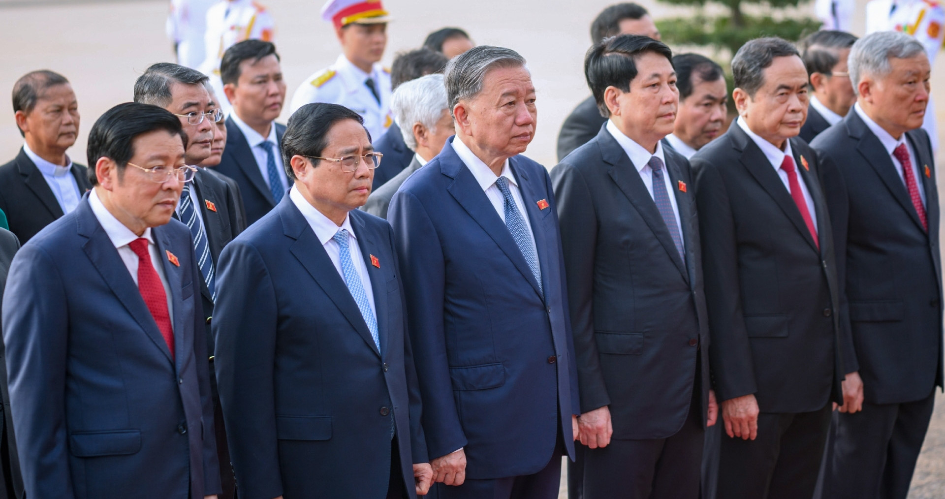 Lãnh đạo Đảng, Nhà nước và đại biểu Quốc hội vào Lăng viếng Chủ tịch Hồ Chí Minh