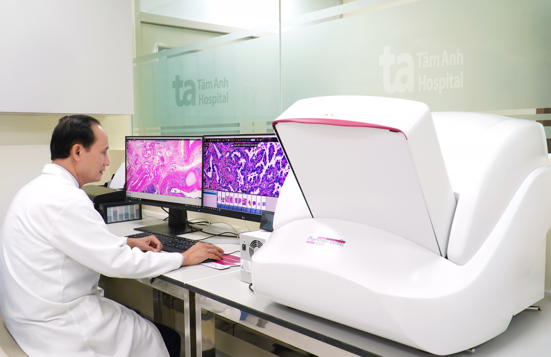 Máy Slide Scanner 3D Histech ứng dụng AI, quét và số hóa tiêu bản mô học với độ phân giải cao, hỗ trợ đánh giá chỉ dấu sinh học trong nghiên cứu VISTA 1.jpg