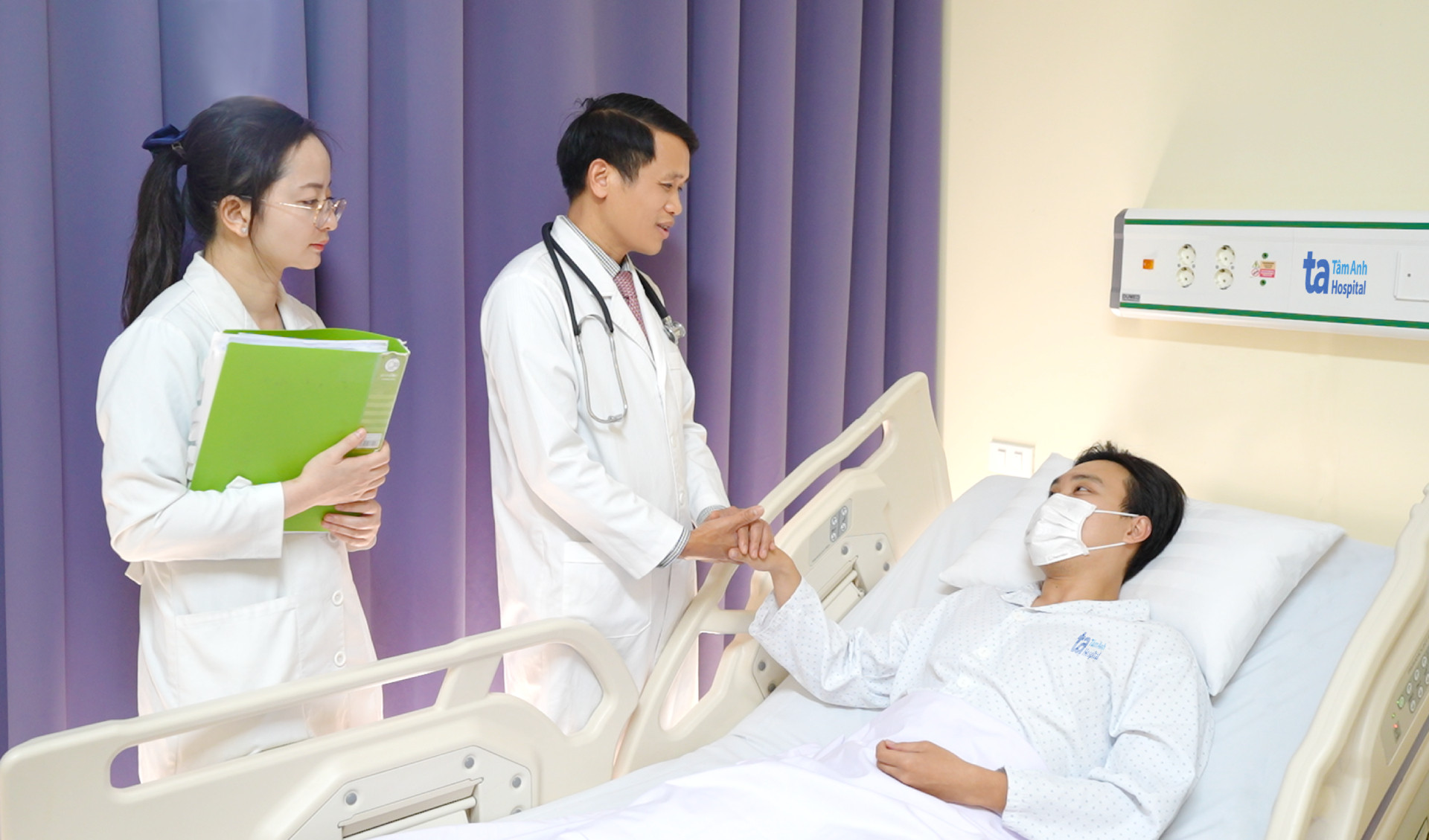 Người bệnh tham gia nghiên cứu VISTA 1 được chăm sóc toàn diện trong quá trình điều trị..jpg