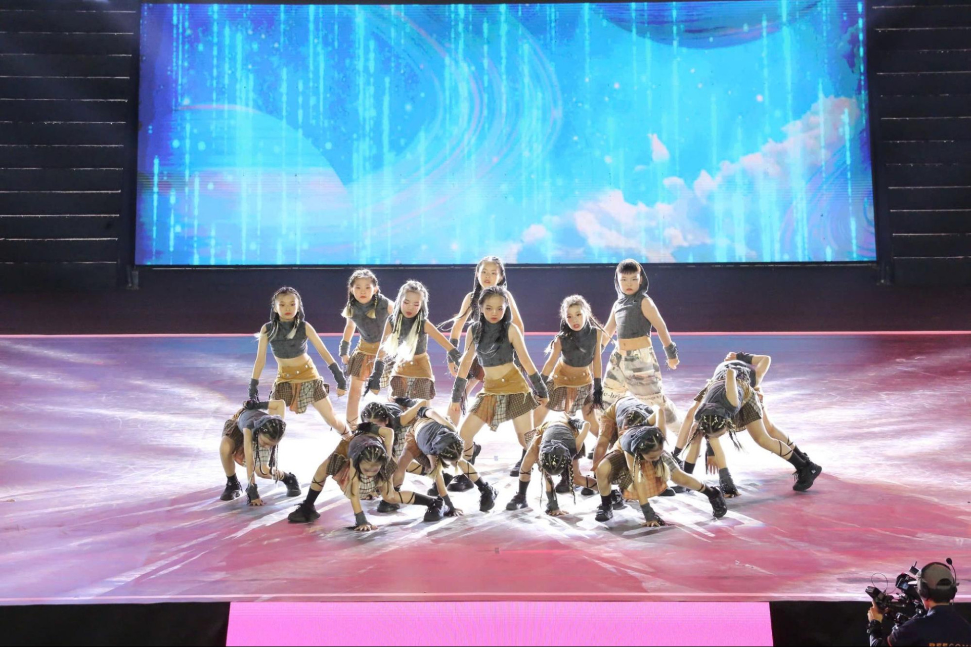 Nhóm TS Kids giành giải quán quân Bảng A (1).jpg