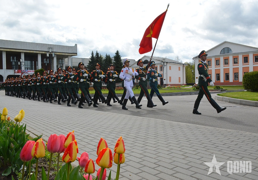 Những hình ảnh “đốn tim” của đoàn QĐND Việt Nam tham gia Lễ duyệt binh trên Quảng trường Đỏ