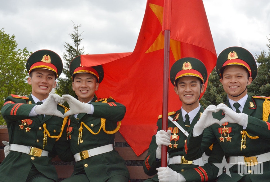 Những hình ảnh “đốn tim” của đoàn QĐND Việt Nam tham gia Lễ duyệt binh trên Quảng trường Đỏ