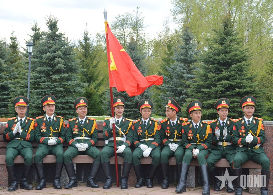 Những hình ảnh “đốn tim” của đoàn QĐND Việt Nam tham gia Lễ duyệt binh trên Quảng trường Đỏ