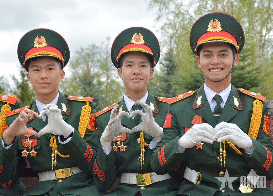 Những hình ảnh “đốn tim” của đoàn QĐND Việt Nam tham gia Lễ duyệt binh trên Quảng trường Đỏ