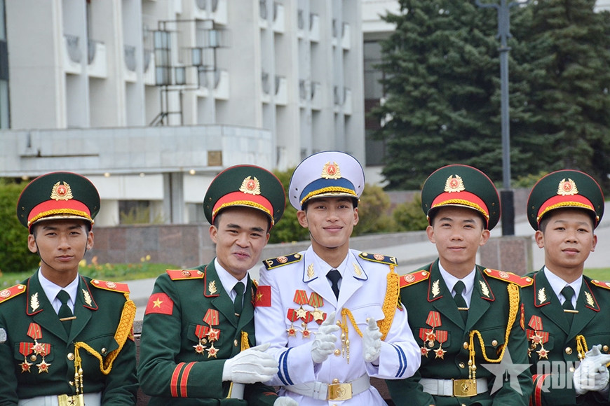 Những hình ảnh “đốn tim” của đoàn QĐND Việt Nam tham gia Lễ duyệt binh trên Quảng trường Đỏ