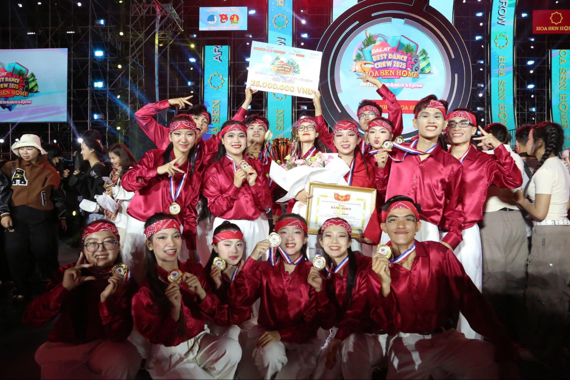 Quán quân Bảng B thuộc về 212 Nation (1).jpg