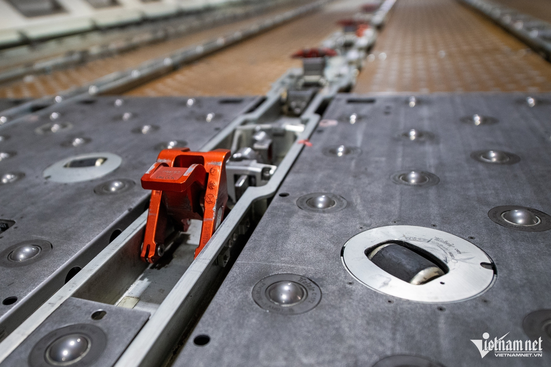 sua may bay 12 71565.jpg