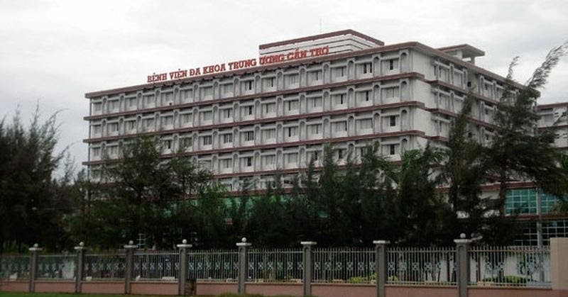 Tài xế bị bắn trong vụ nổ súng ở Vĩnh Long đã "tự thở được, gọi thì mở mắt"