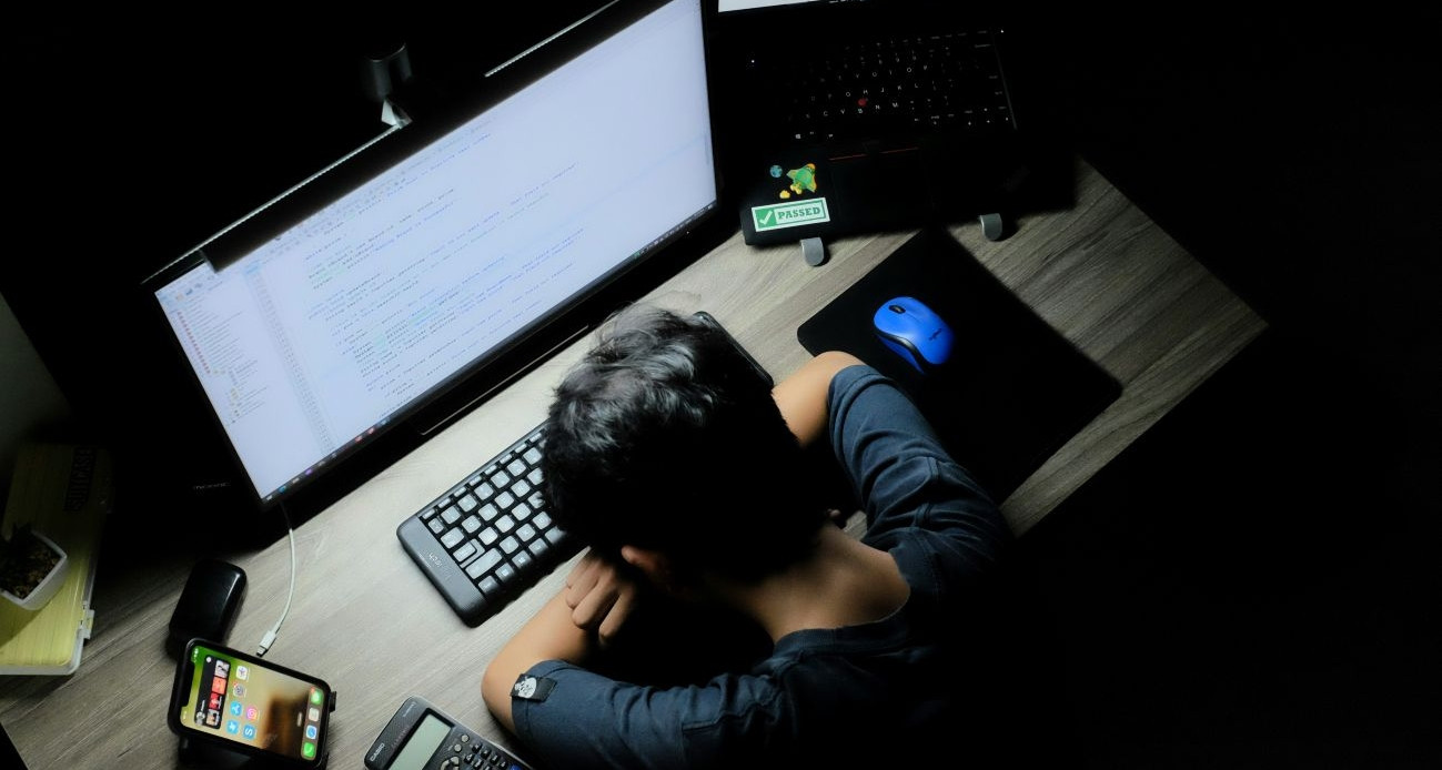 Gi&aacute;o vi&ecirc;n trẻ qua đời v&igrave; l&agrave;m việc qu&aacute; sức, phải quản l&yacute; 400 học sinh học  th&ecirc;m