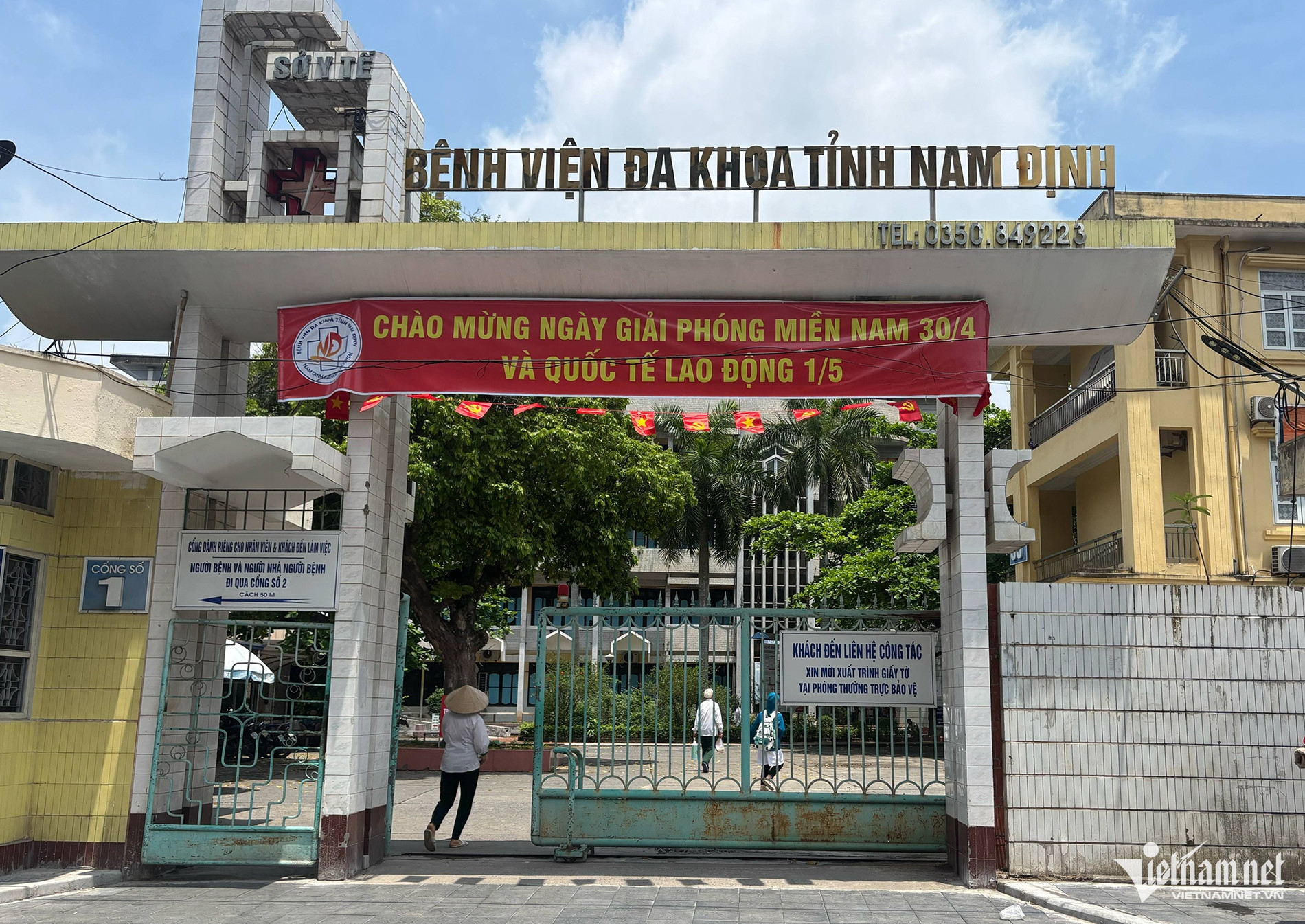 Vụ "nộp đủ tiền mới cấp cứu": Đình chỉ 3 bác sĩ và 2 điều dưỡng
