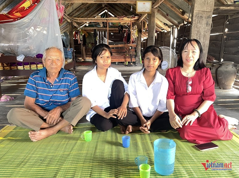 W-Chị em song sinh 5.JPG.jpg
