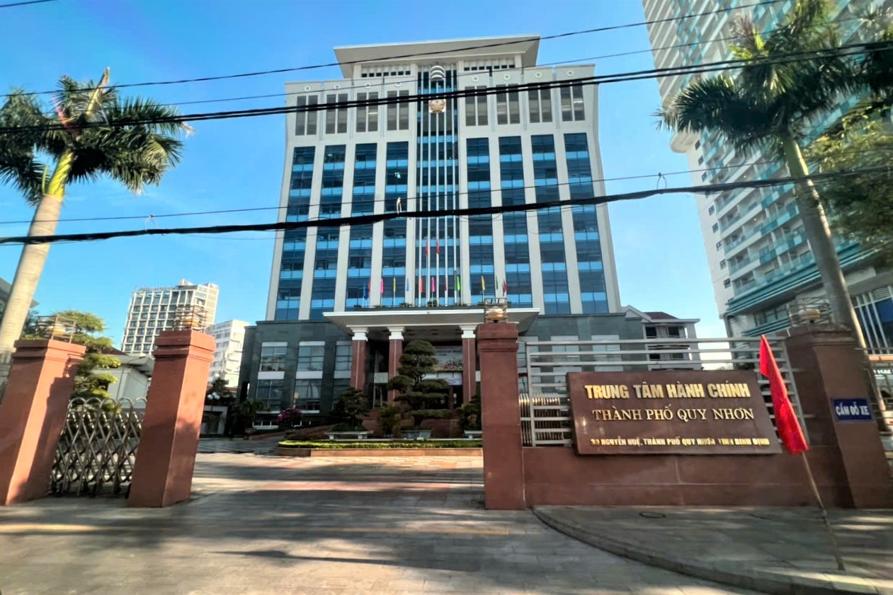 2 phó chủ tịch TP Quy Nhơn và 100 cán bộ xin thôi việc, nghỉ hưu trước tuổi