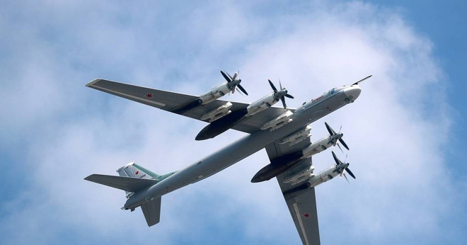 Ẩn ý của Nga khi điều loạt oanh tạc cơ Tu-95 tới căn cứ cách Ukraine 4.000km