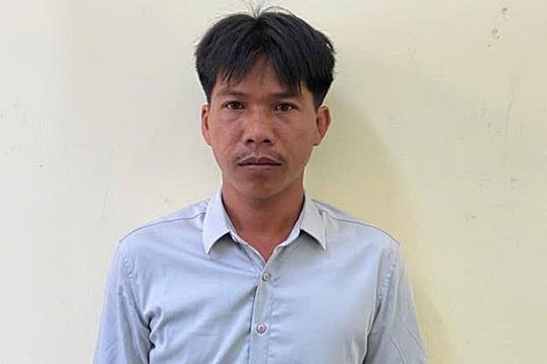 Bực xe tải chạy gây bụi, nam thanh niên rút súng bắn tài xế gục tại chỗ