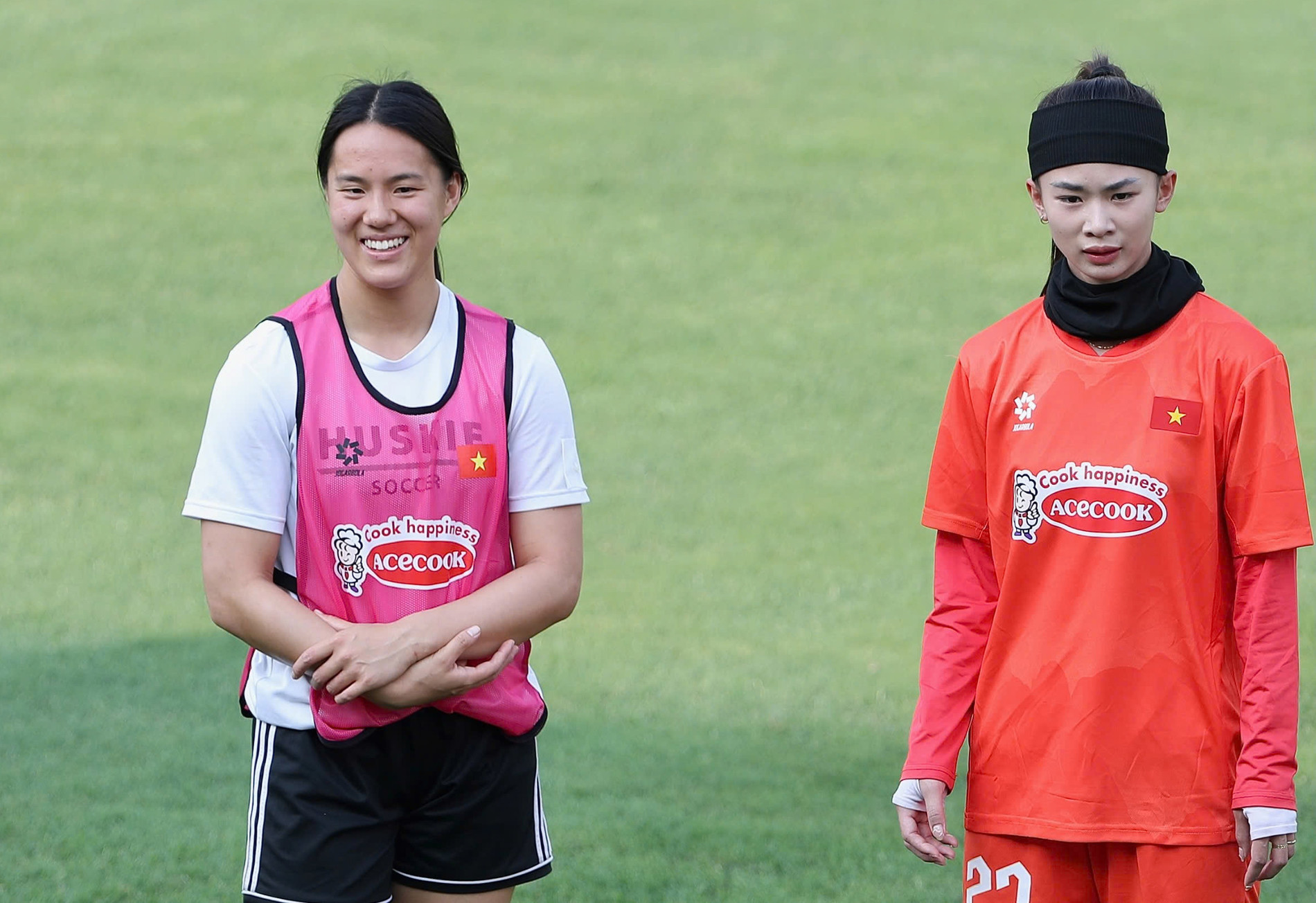 cau thu nu viet kieu.jpg