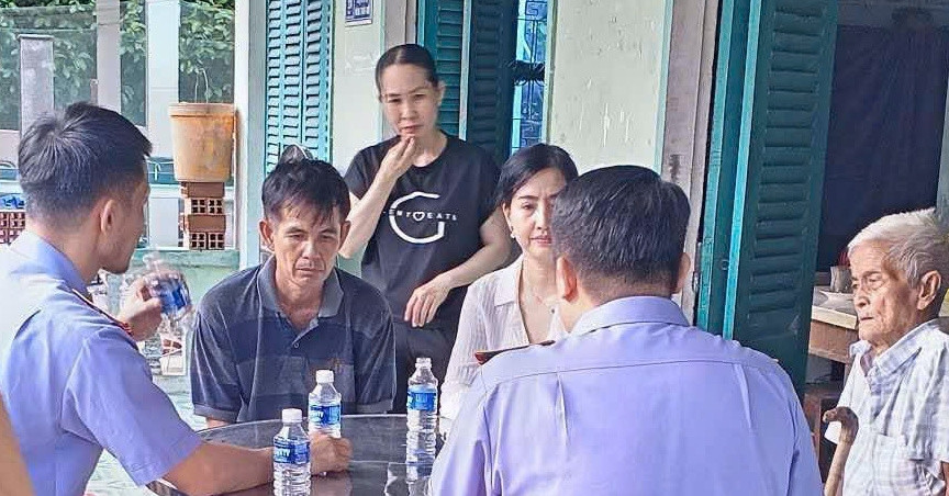 Cục điều tra VKSND tối cao đến tận nhà làm việc với mẹ nữ sinh ở Vĩnh Long