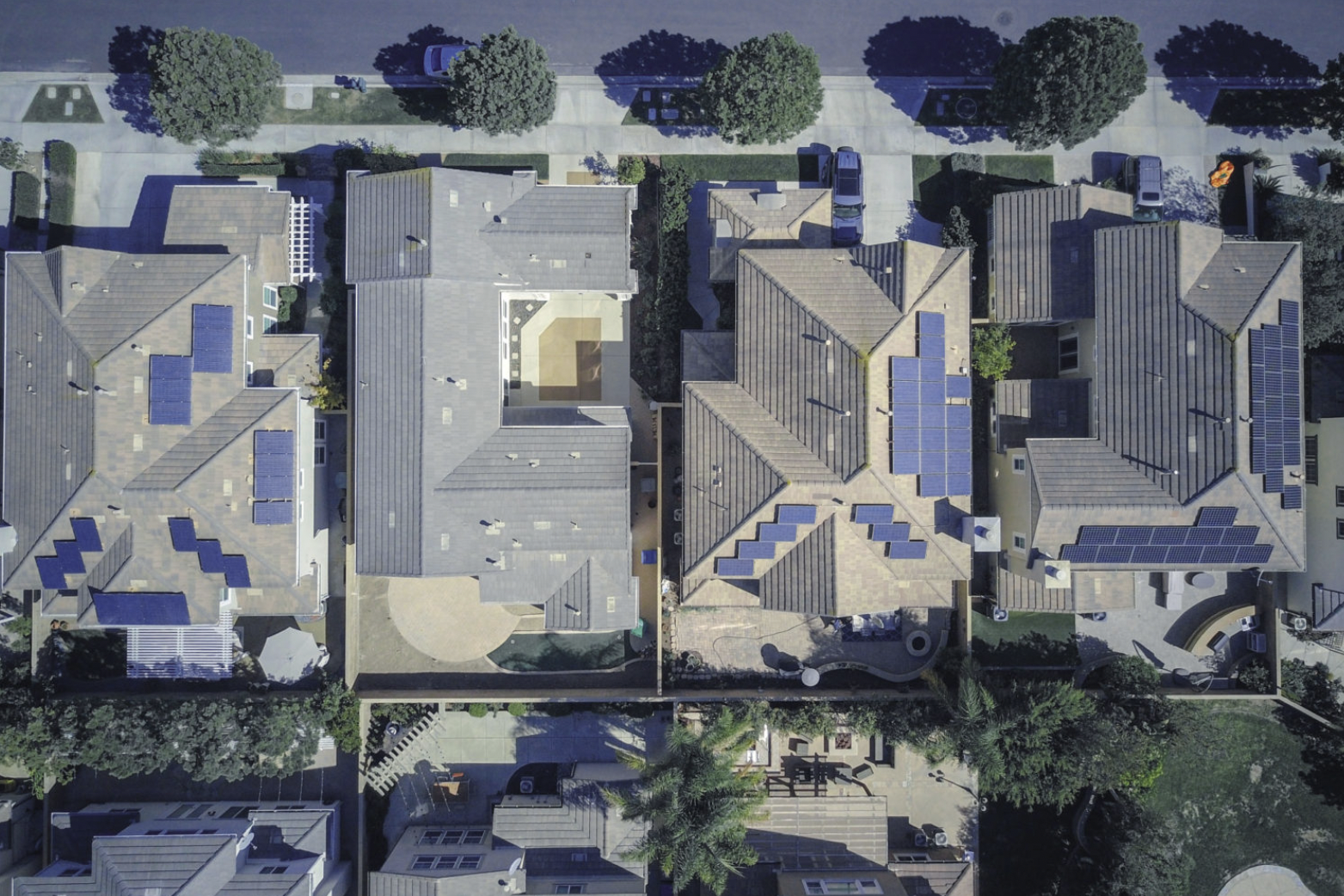 Điện mặt trời mái nhà ở Mỹ gặp biến động lớn, triệu gia đình bị phá vỡ cam kết