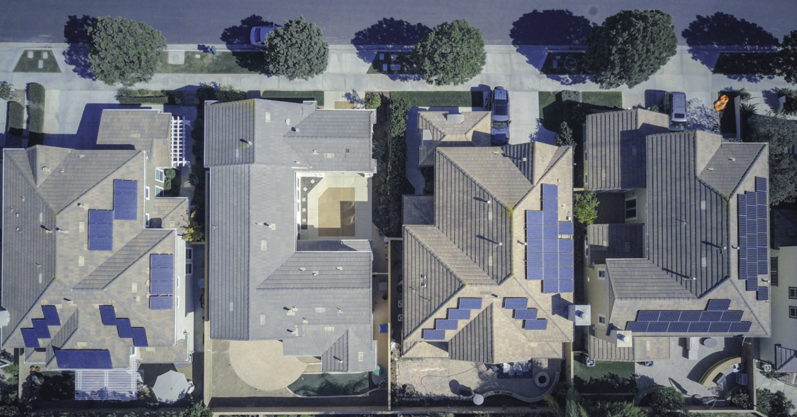 Điện mặt trời mái nhà ở Mỹ gặp biến động lớn, triệu gia đình bị phá vỡ cam kết