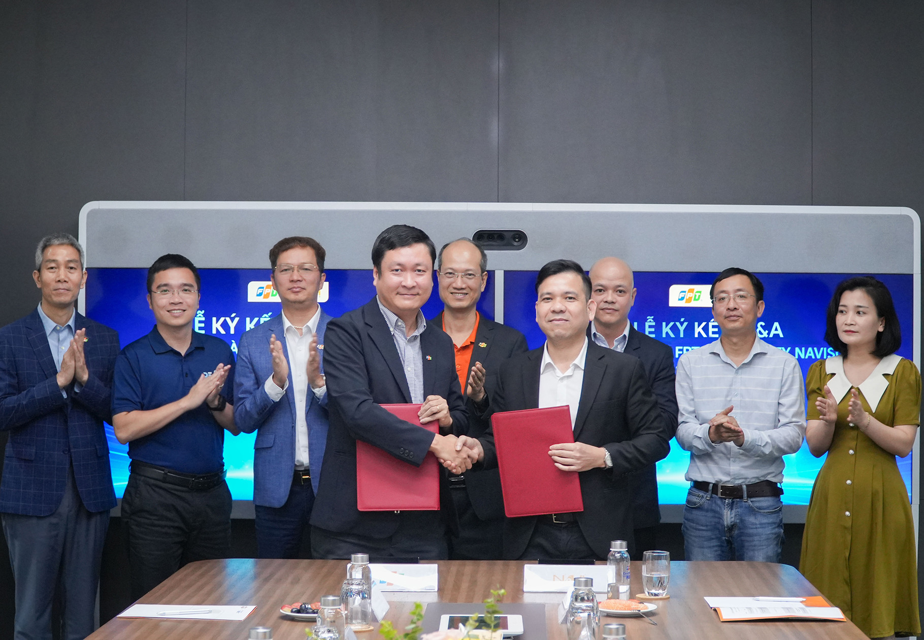 FPT mua Navisoft.jpg