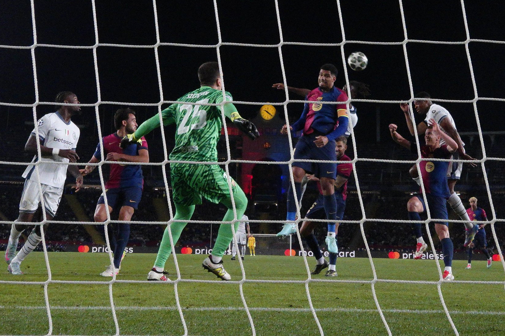 Inter.it. Barca Inter Dumfries.jpg