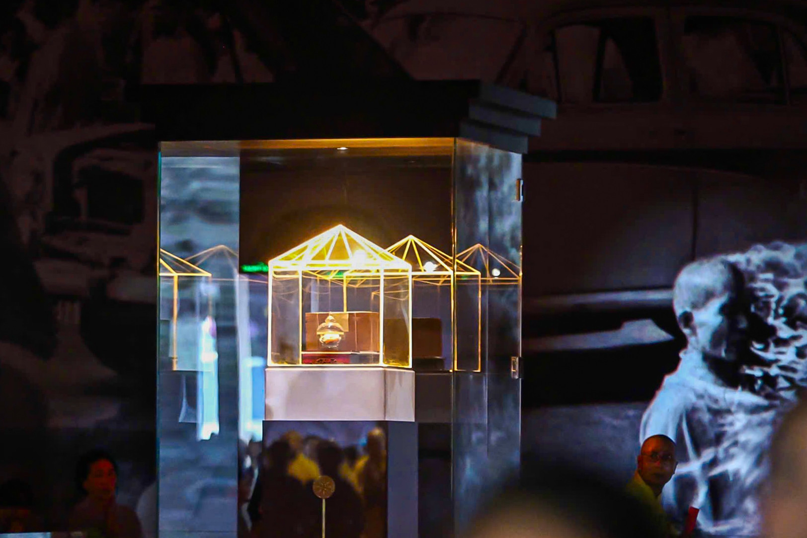 Lần đầu người dân chiêm bái xá lợi trái tim Bồ tát Thích Quảng Đức sau 34 năm