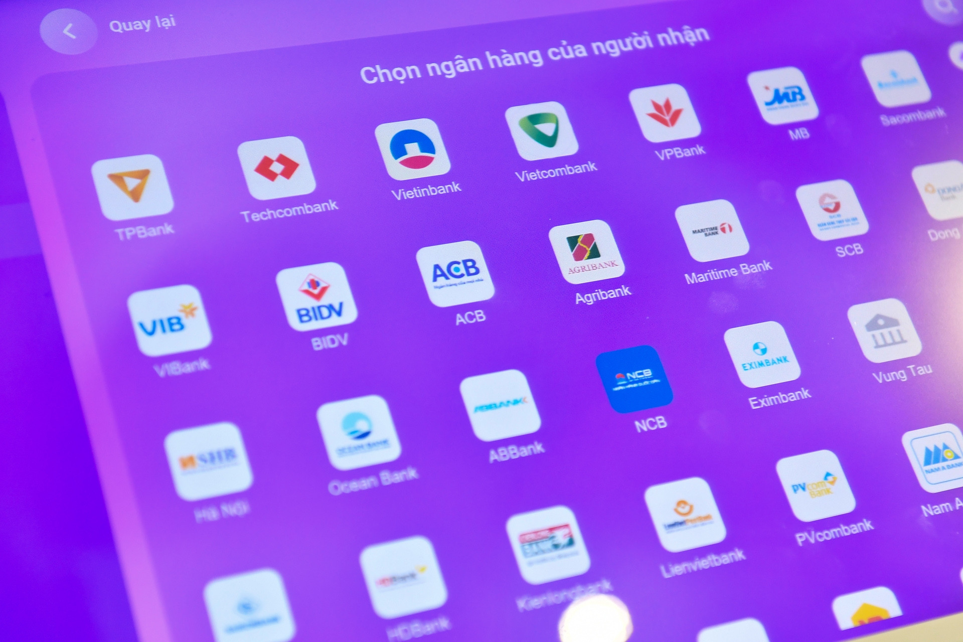 Sở hữu chéo ngân hàng: Không dễ bắt bài 'tay to' giấu mặt