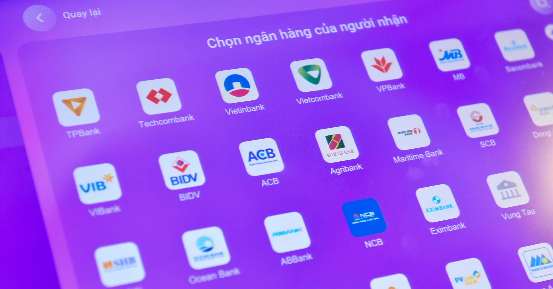 Sở hữu chéo ngân hàng: "Lách luật" bằng chiêu nhờ người đứng tên hộ