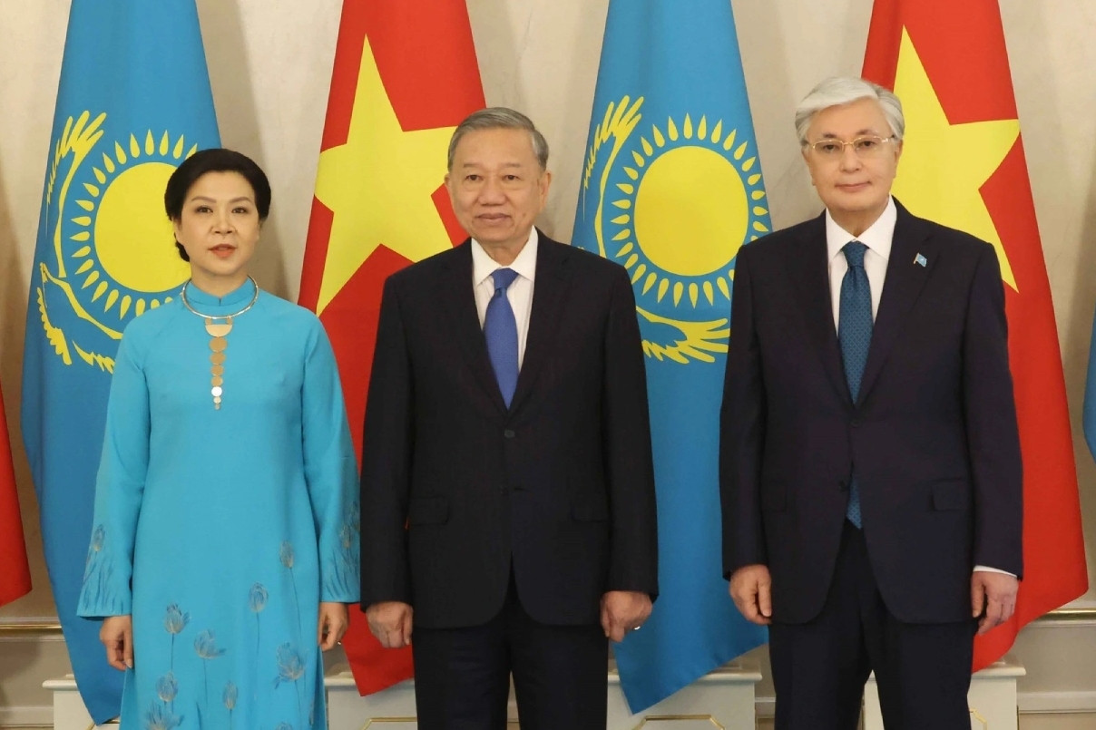 Tổng thống Kazakhstan chủ trì lễ đón Tổng Bí thư Tô Lâm và Phu nhân