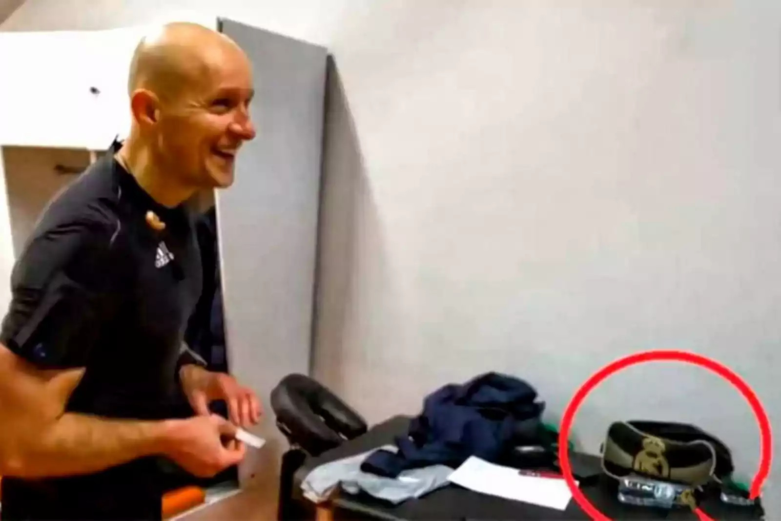 trong tai inter barca mb.webp