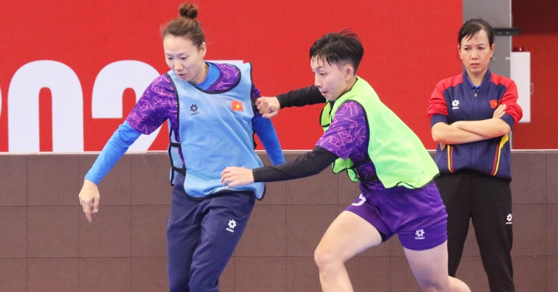 Tuyển futsal nữ Việt Nam thắng Hong Kong, giành...
