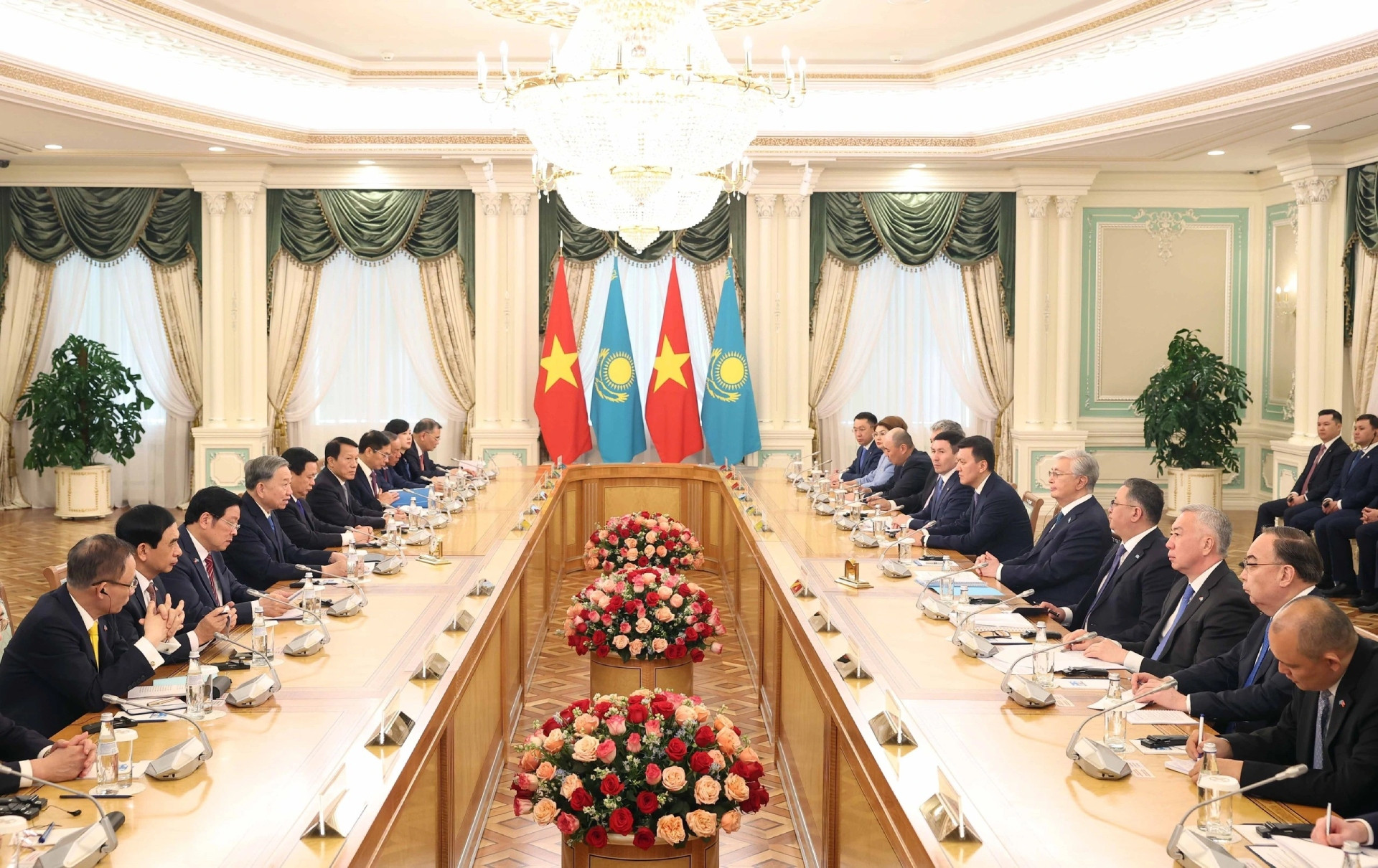vnapotaltongbithutolamhoidamvoitongthongkazakhstan8015398 1746517973447824128773.jpg