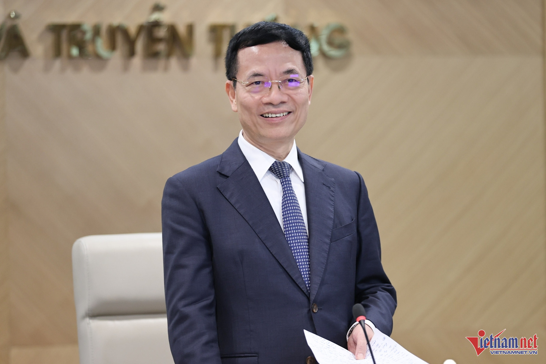 W-nguyen manh hung 2723.jpg