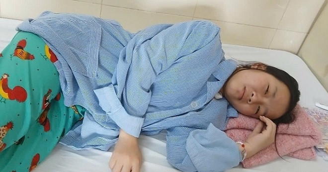 Xót xa cảnh bé gái bị ung thư xin ngừng chữa bệnh vì sợ bố mẹ mất nhà