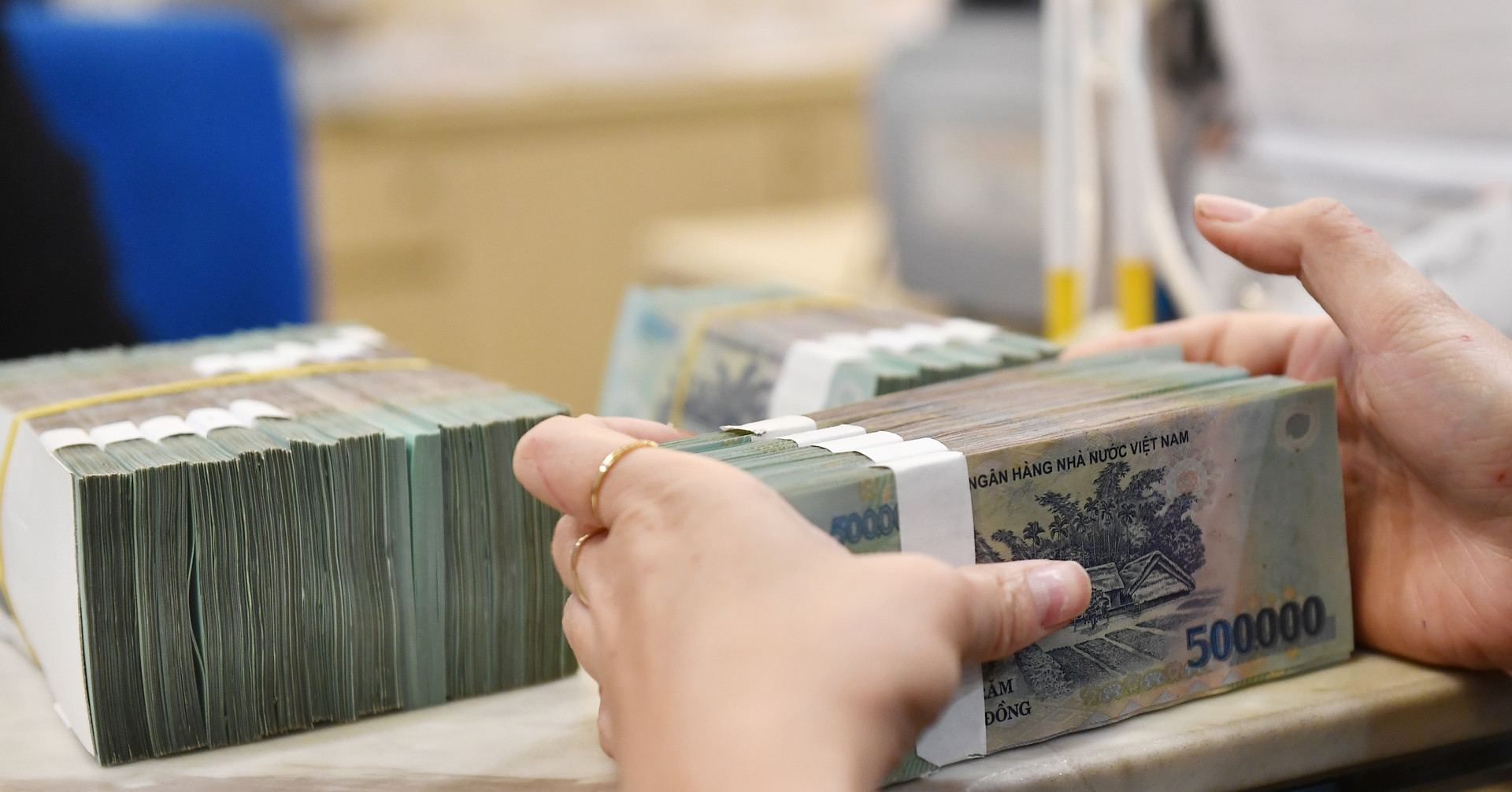 Lãi suất ngân hàng hôm nay 7/5/2025: Liên tiếp điều chỉnh kỳ hạn ngắn