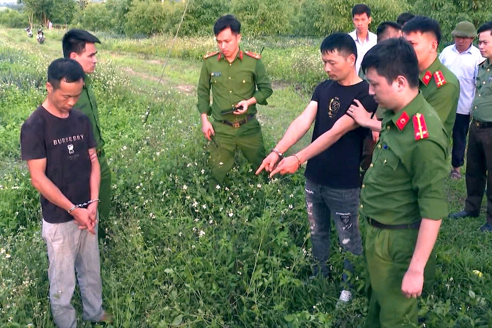 a1Hai đối tượng người Trung Quốc đã đào.jpg