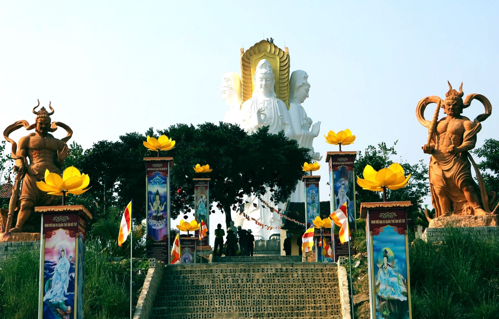 anh 5Độc đáo ngôi chùa có tượng .jpg