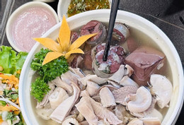 Ba không khi ăn lòng lợn