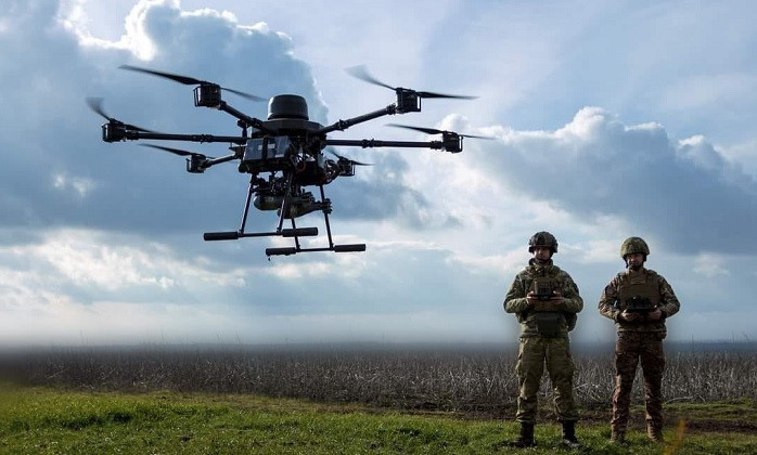 Binh sĩ Ukraine điều khiển UAV. Ảnh Bộ Tham mưu Ukraine.jpg