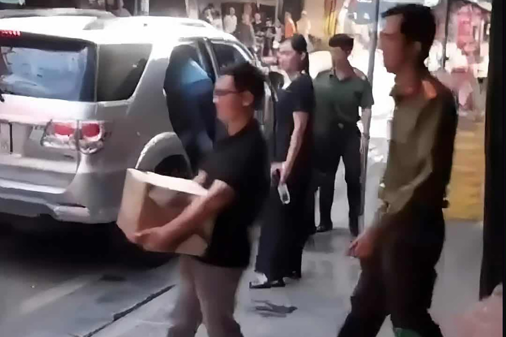 Công an khám nhà, tạm giữ TikToker Lê Việt Hùng