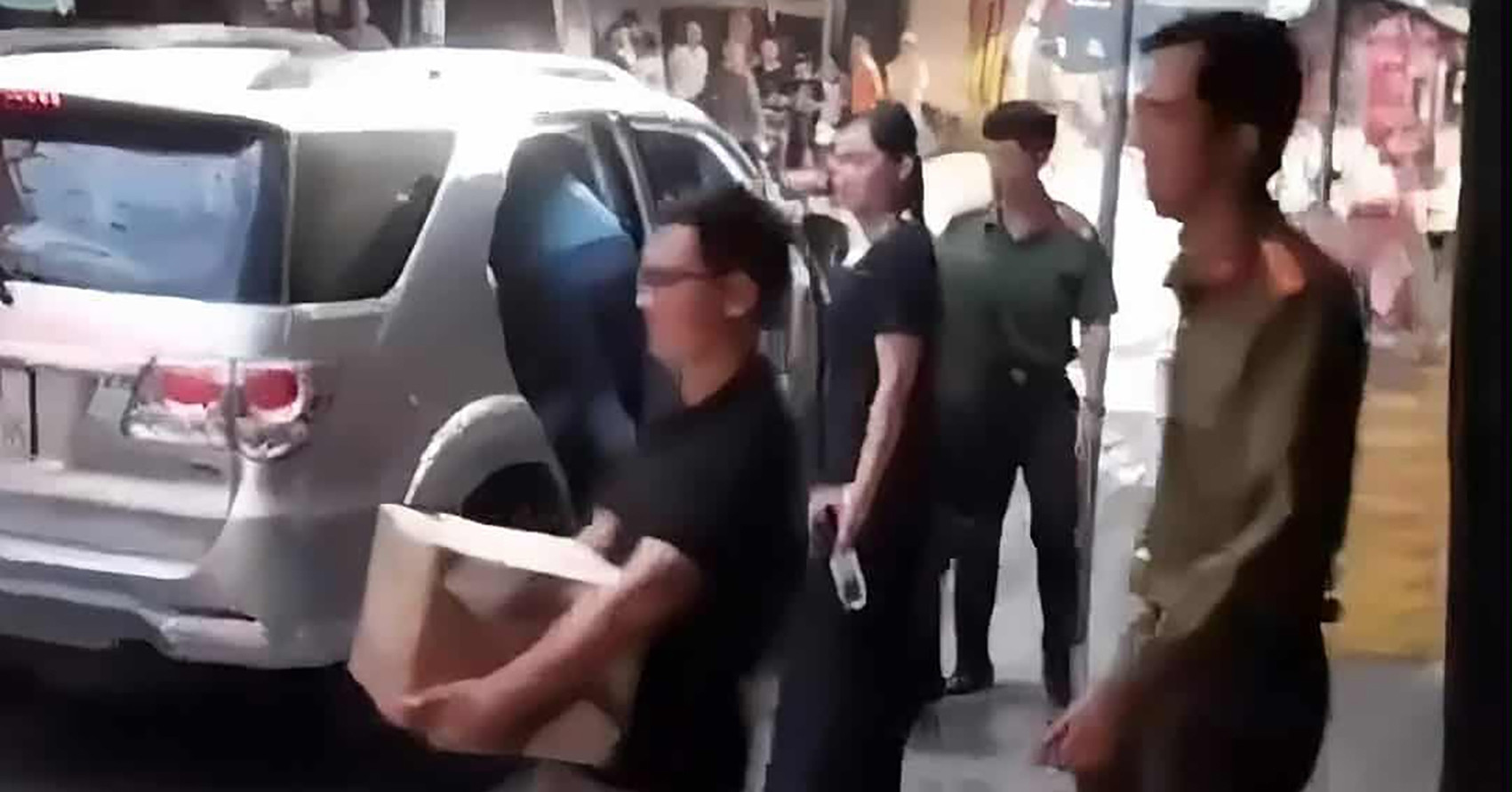 Công an khám nhà, tạm giữ TikToker Lê Việt Hùng