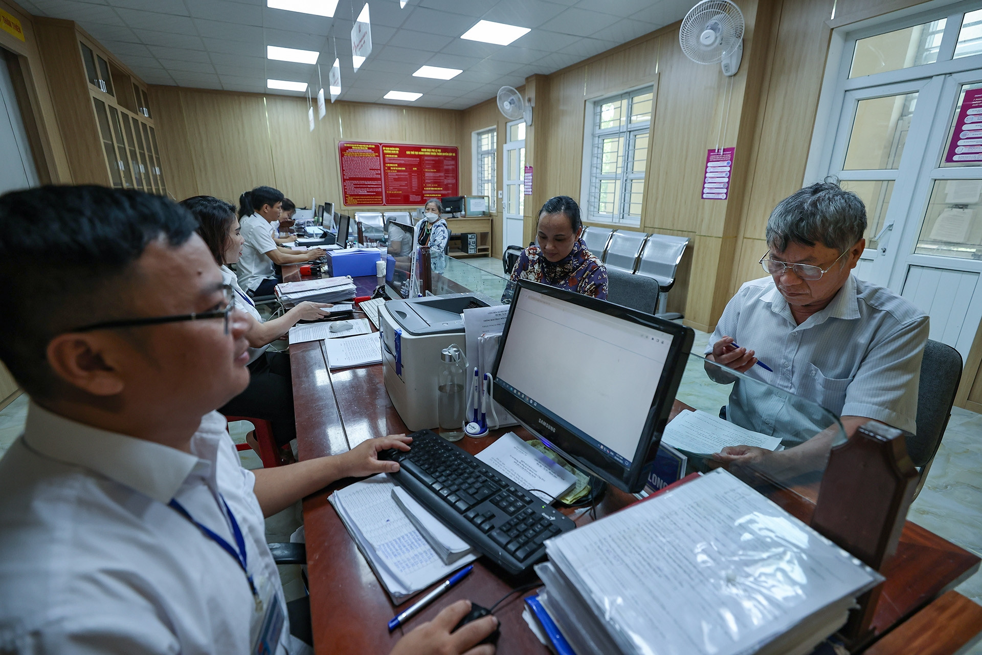 Đề xuất không tuyển dụng cán bộ, công chức cấp xã bằng hình thức tiếp nhận