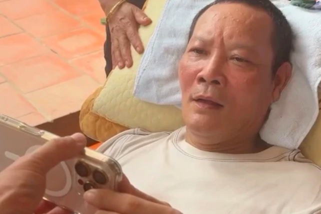 Diễn viên Thái Hòa bị đột quỵ, liệt nửa người