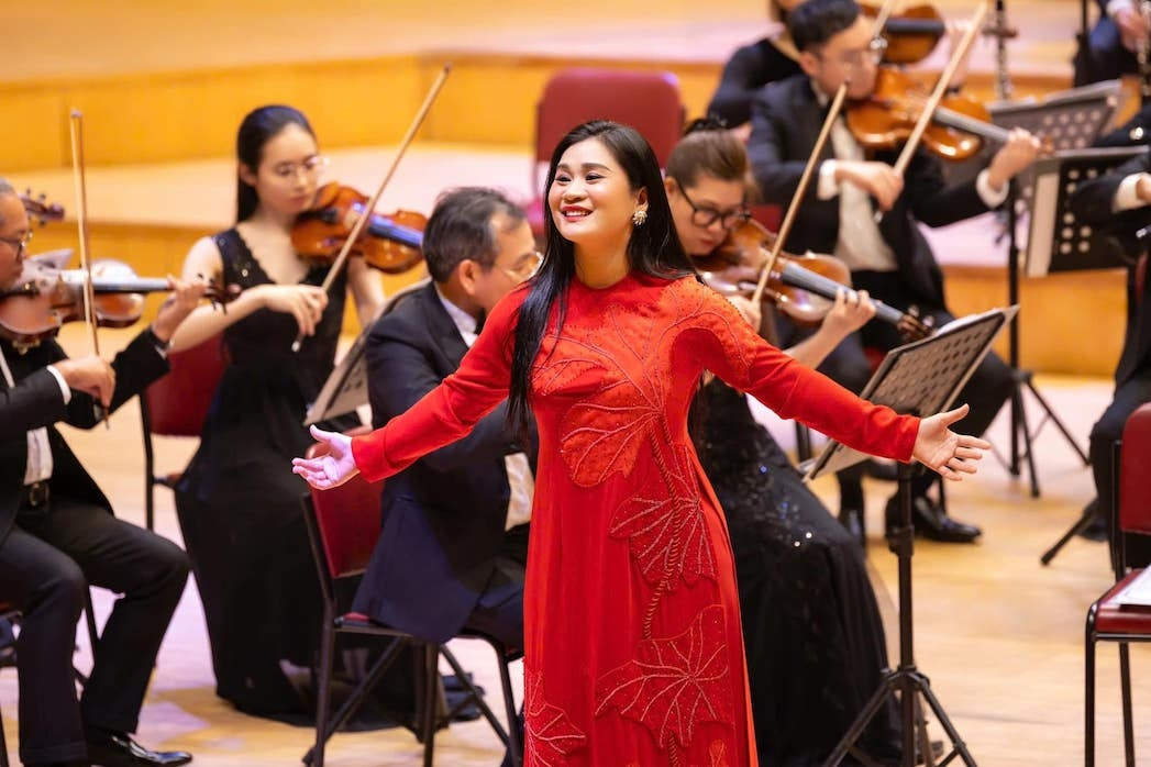 Giọng opera số 1 Việt Nam biểu diễn cùng em trai NSND Thanh Lam